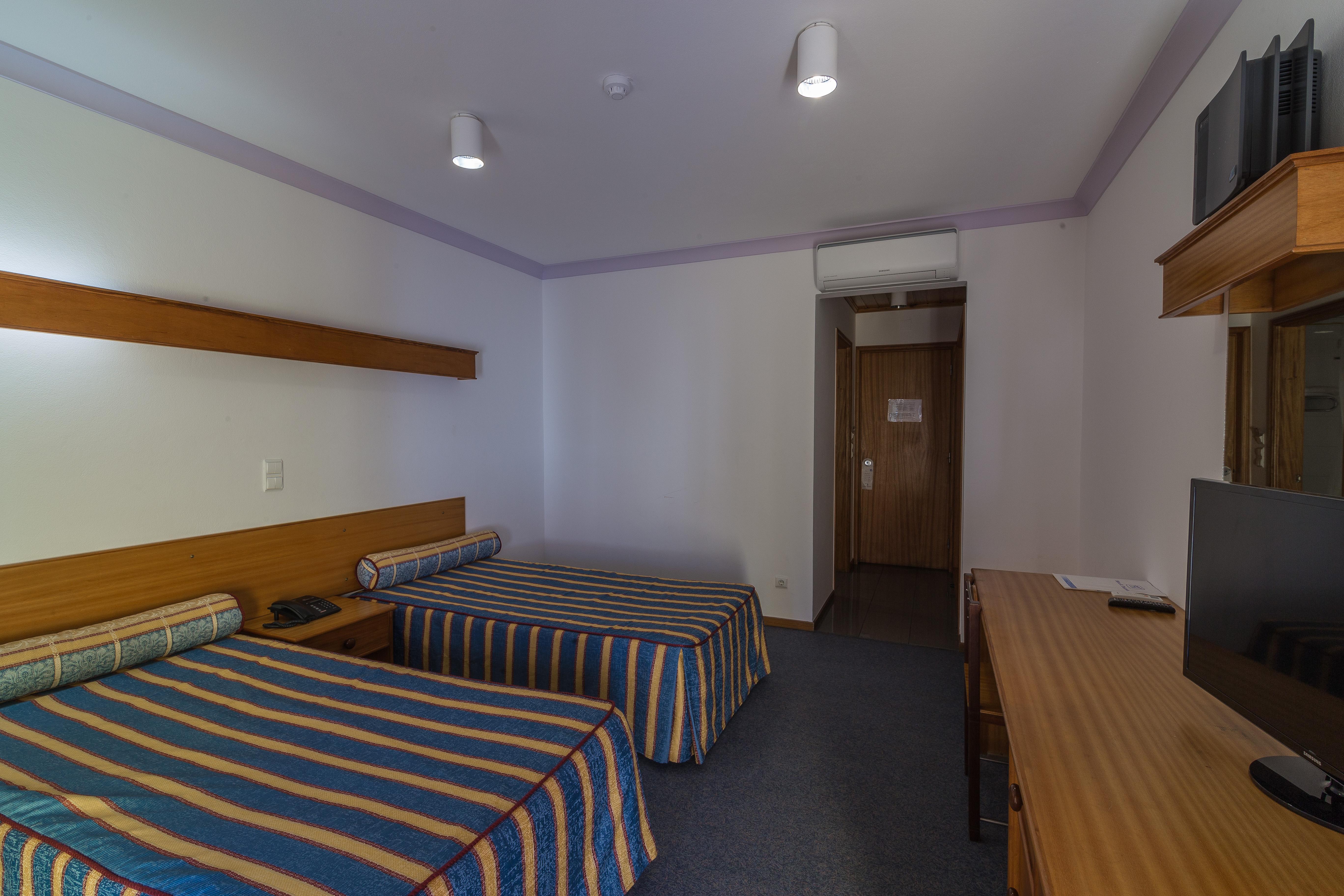 Hotel Teresinha Praia da Vitoria ภายนอก รูปภาพ