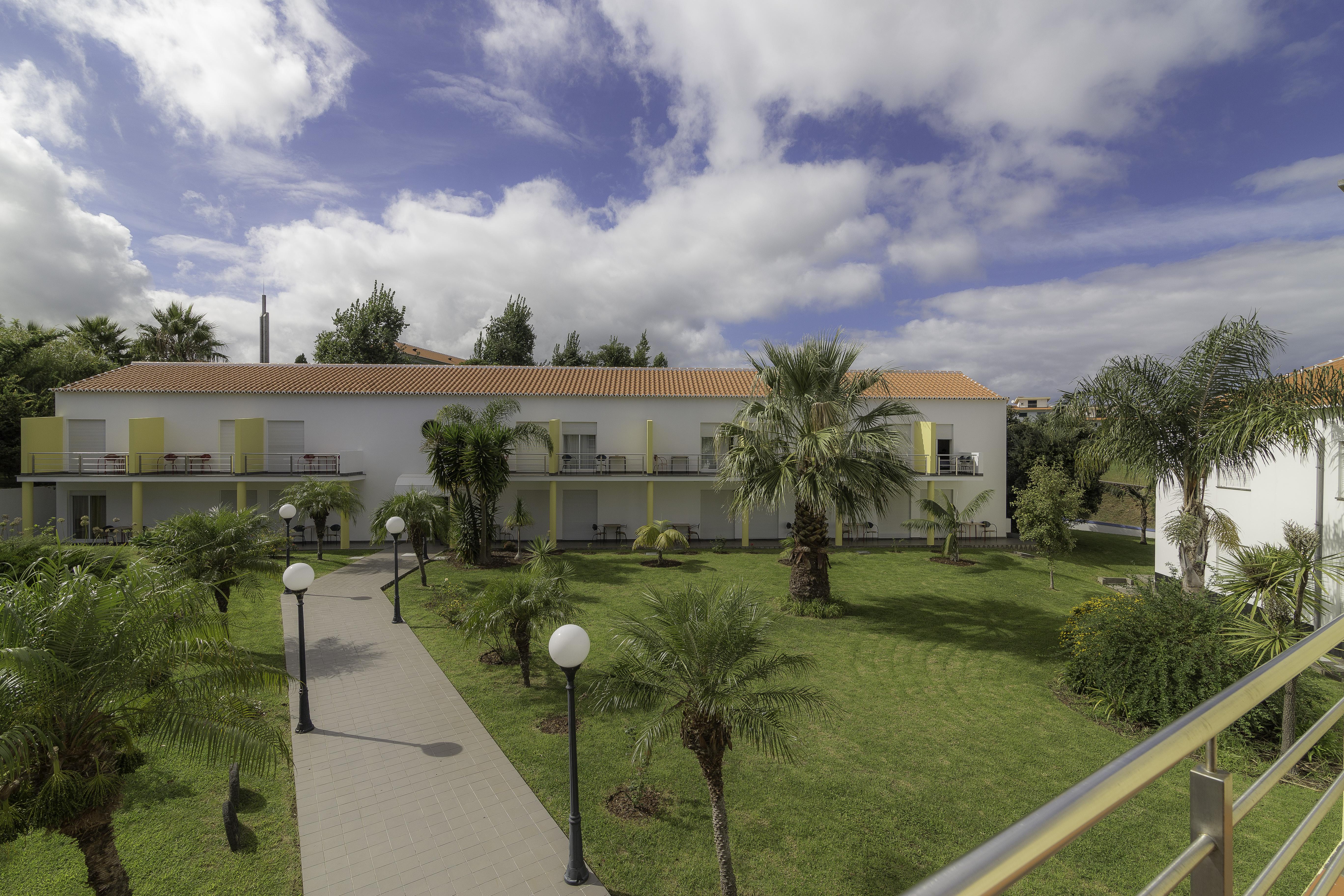 Hotel Teresinha Praia da Vitoria ภายนอก รูปภาพ