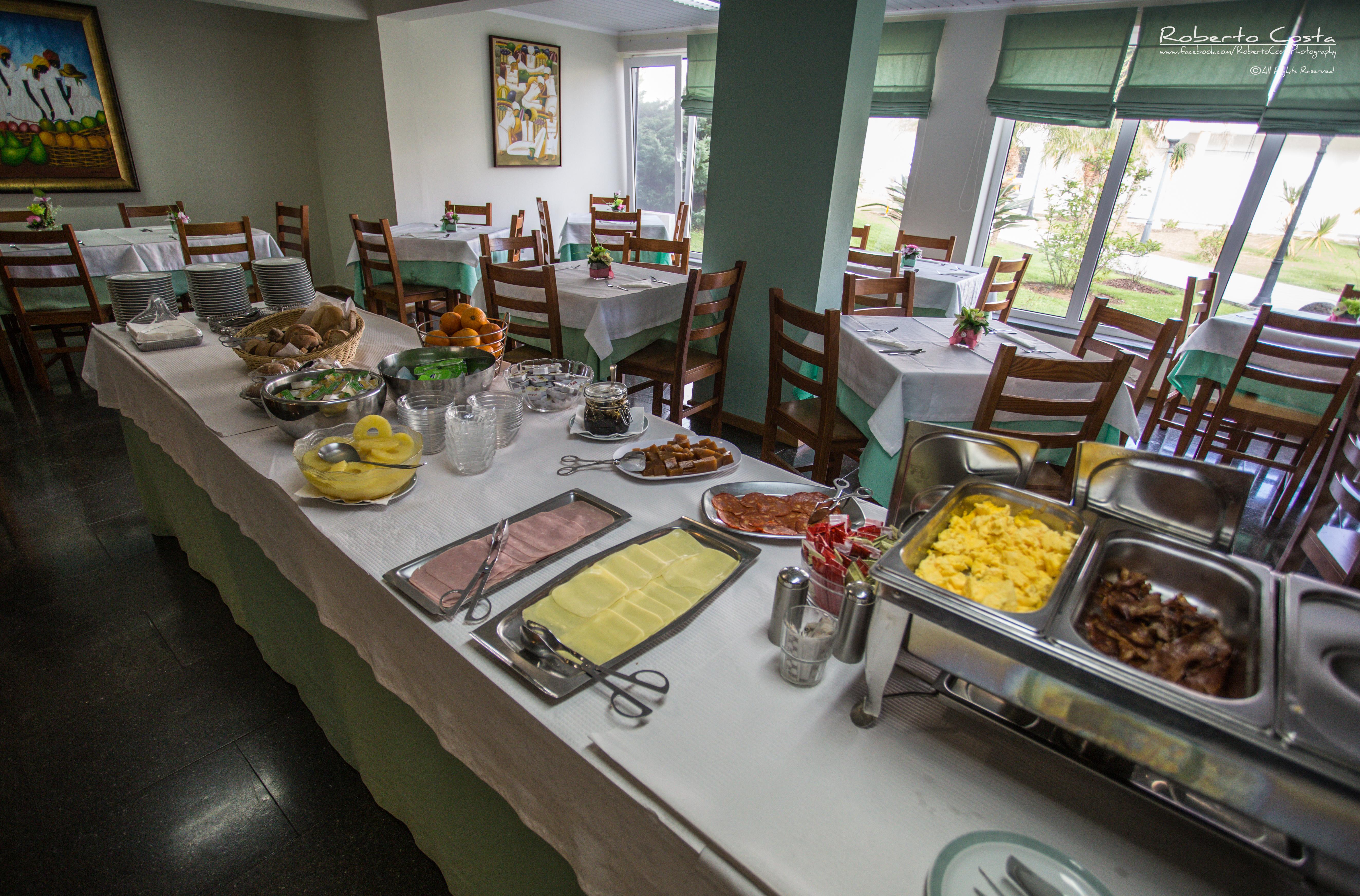 Hotel Teresinha Praia da Vitoria ภายนอก รูปภาพ