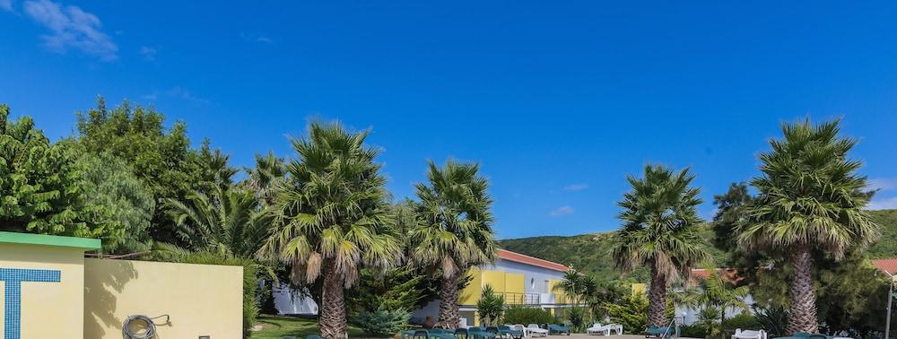 Hotel Teresinha Praia da Vitoria ภายนอก รูปภาพ