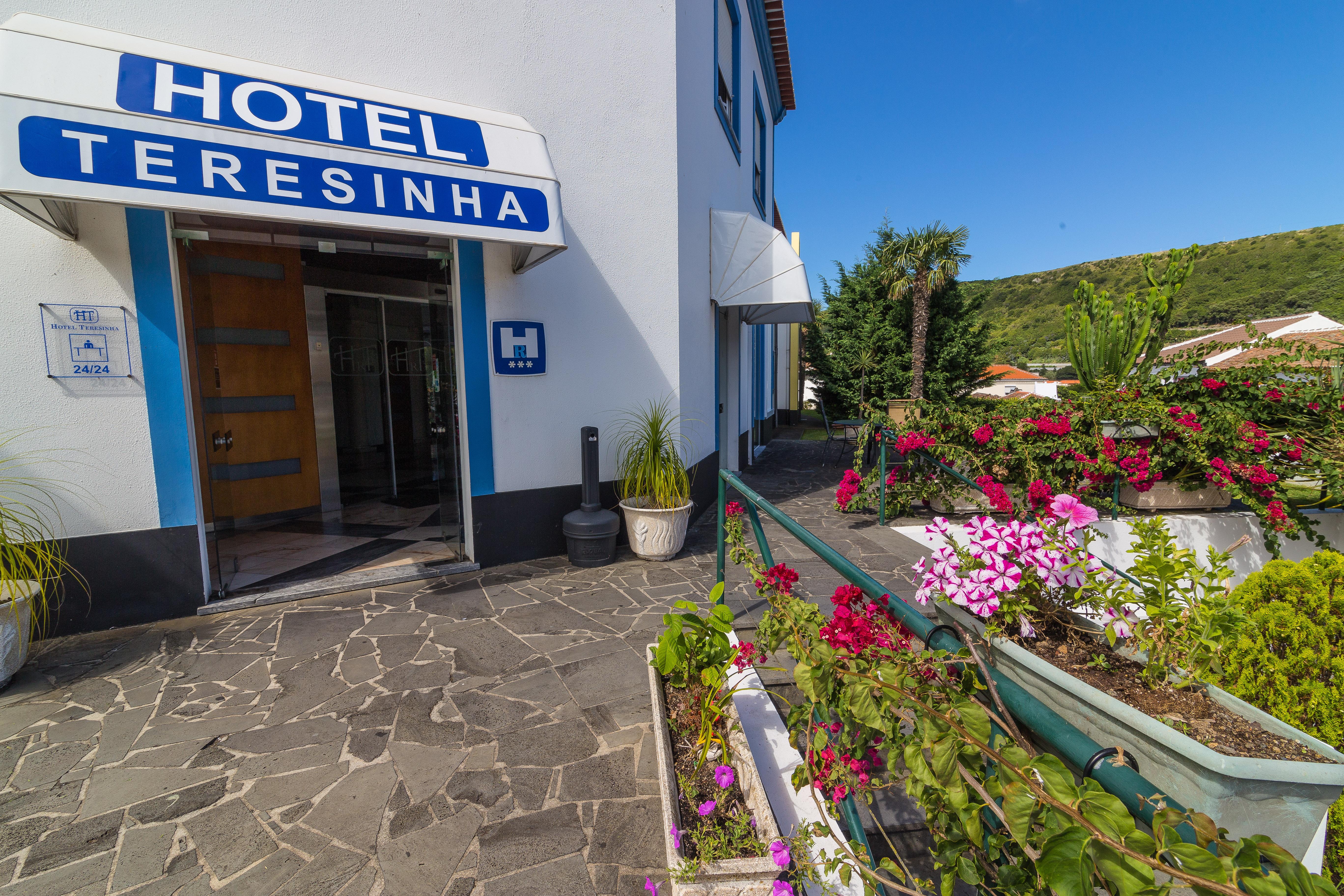 Hotel Teresinha Praia da Vitoria ภายนอก รูปภาพ