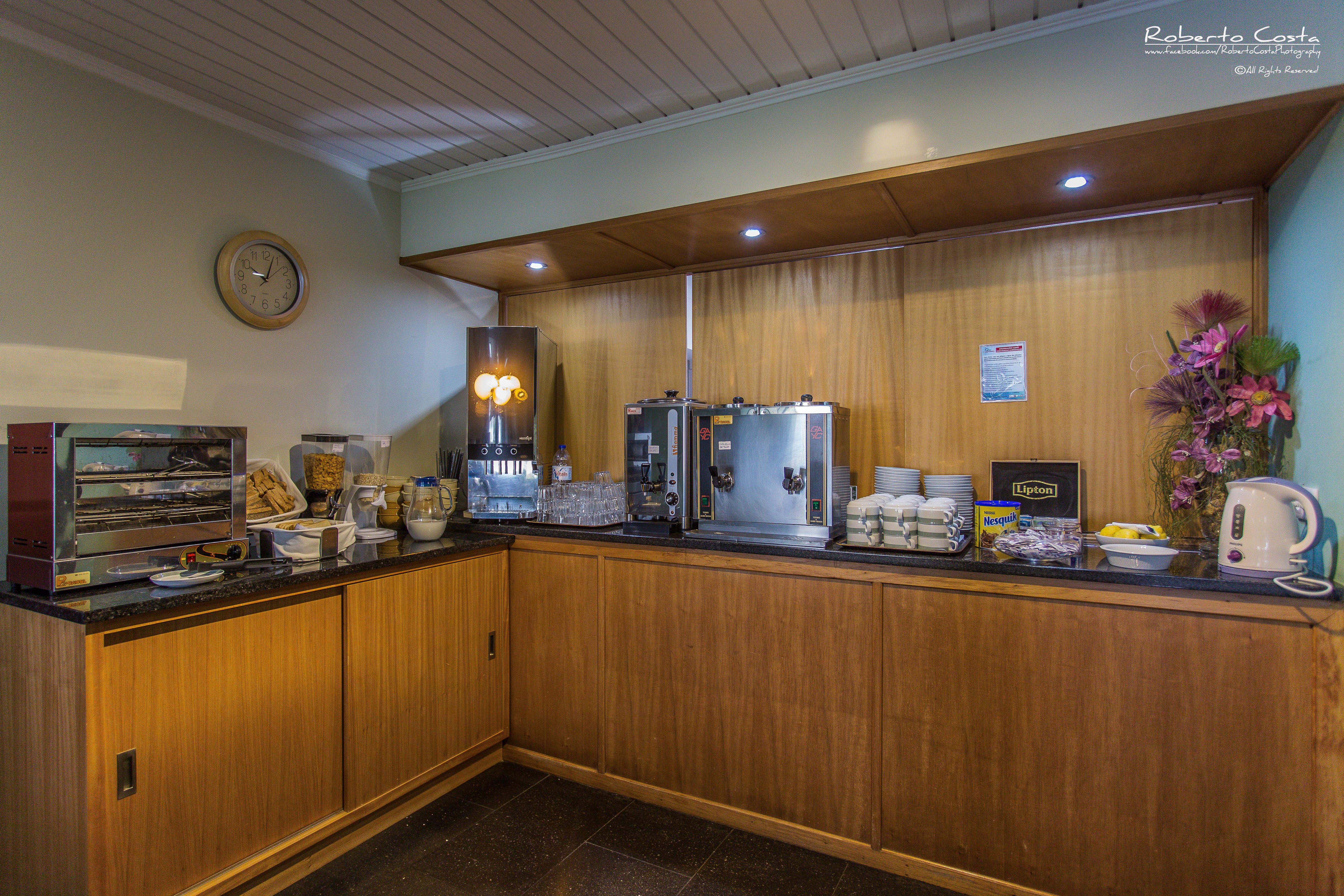 Hotel Teresinha Praia da Vitoria ภายนอก รูปภาพ