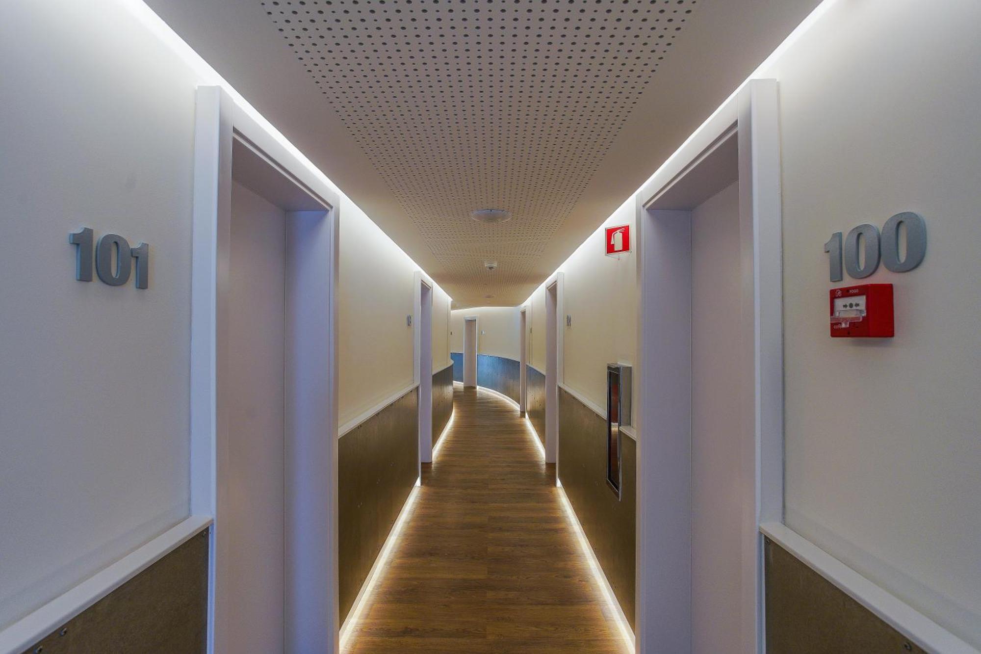 Hotel Teresinha Praia da Vitoria ภายนอก รูปภาพ