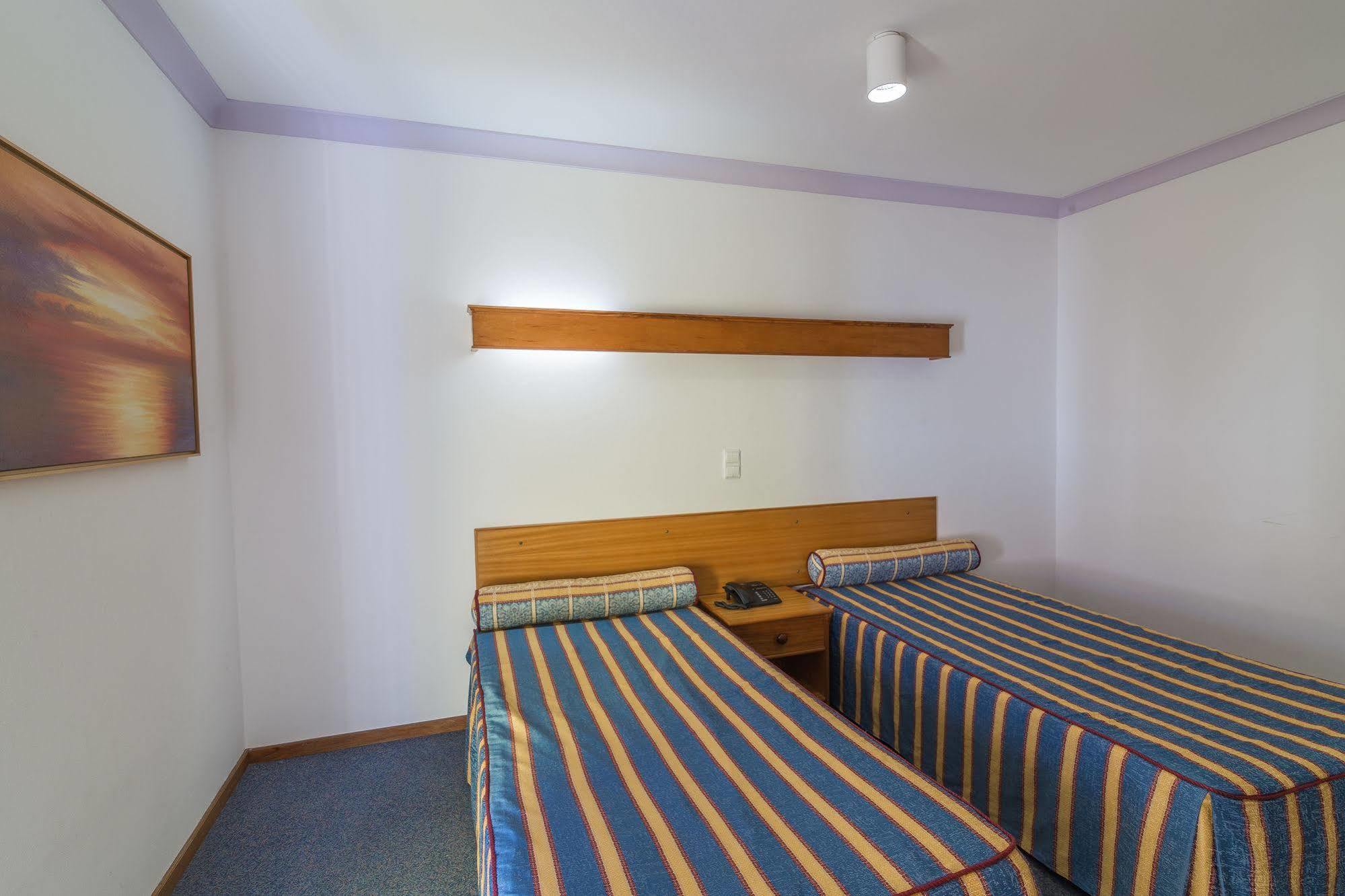 Hotel Teresinha Praia da Vitoria ภายนอก รูปภาพ