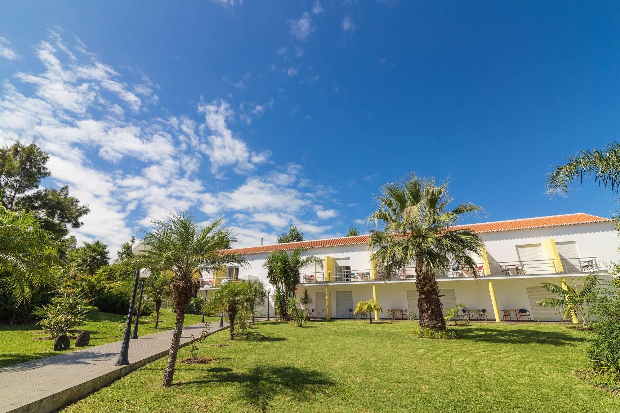 Hotel Teresinha Praia da Vitoria ภายนอก รูปภาพ