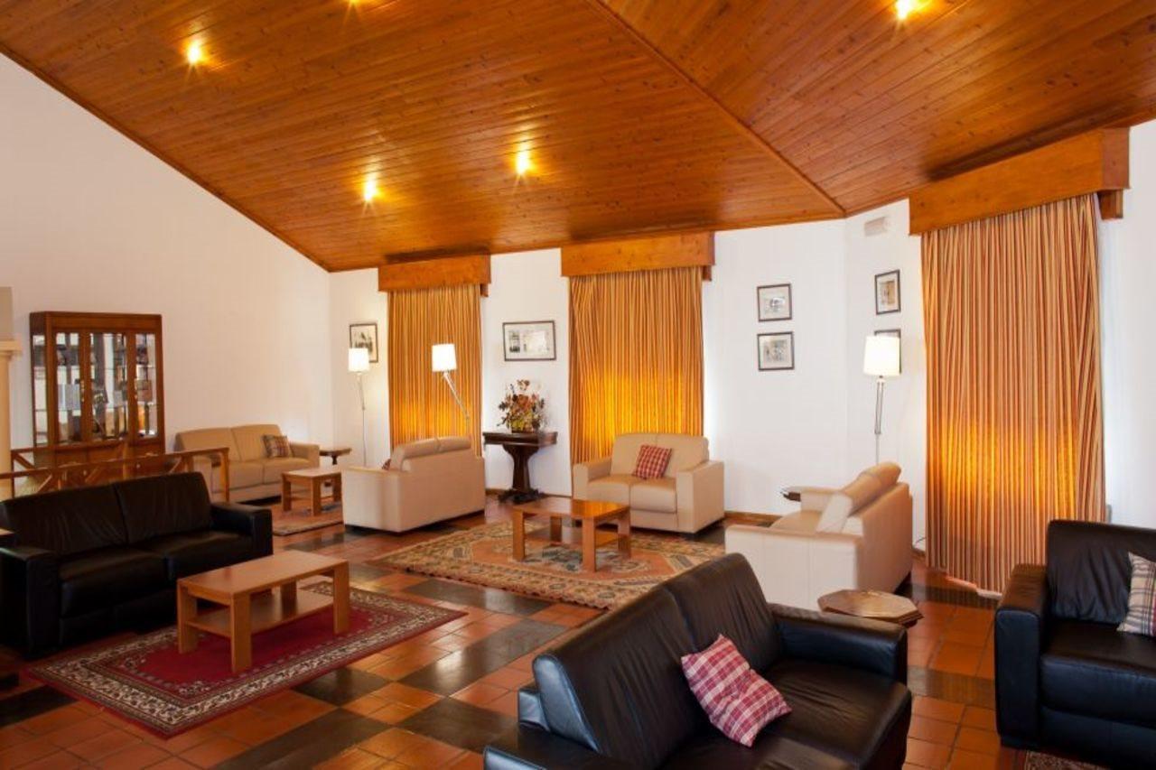 Hotel Teresinha Praia da Vitoria ภายนอก รูปภาพ