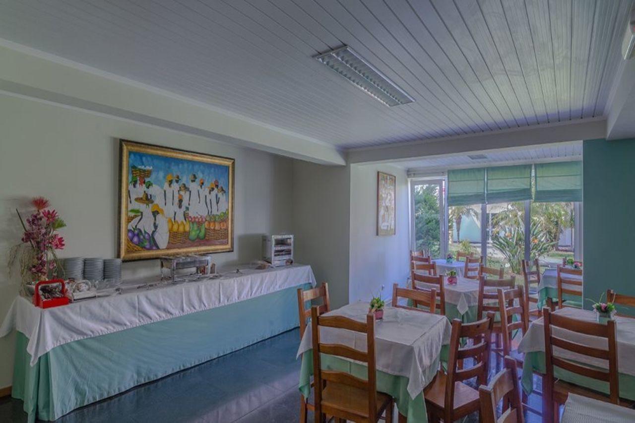 Hotel Teresinha Praia da Vitoria ภายนอก รูปภาพ